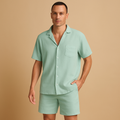 Letni zestaw męski z koszulką V-neck i wygodnymi szortami dla mężczyzn
