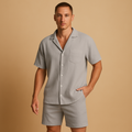 Letni zestaw męski z koszulką V-neck i wygodnymi szortami dla mężczyzn
